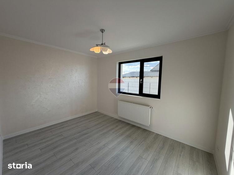 Casă cu 4 camere cu Teren 497 Mp în Câmpineanca