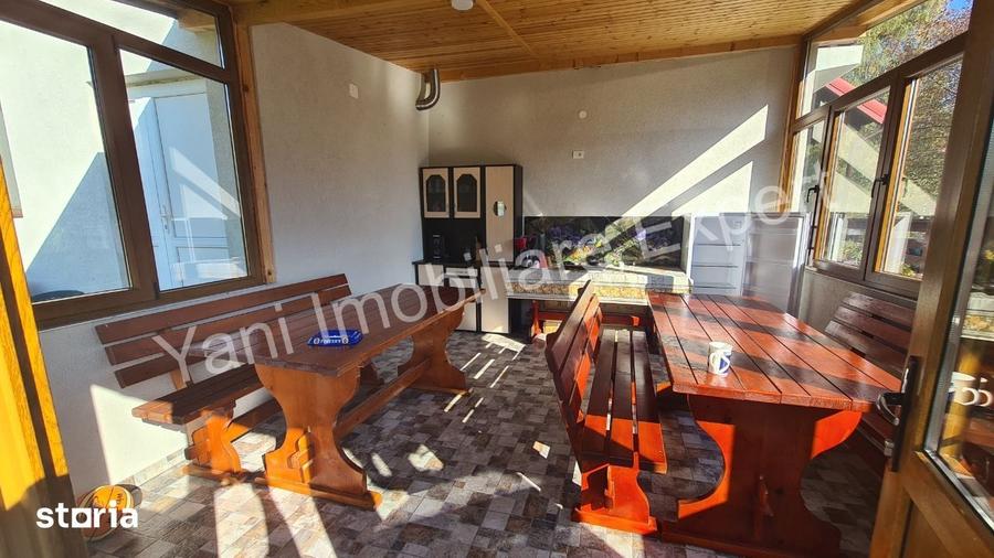 Casă cu 7 camere cu Teren 1500 Mp în Arefu
