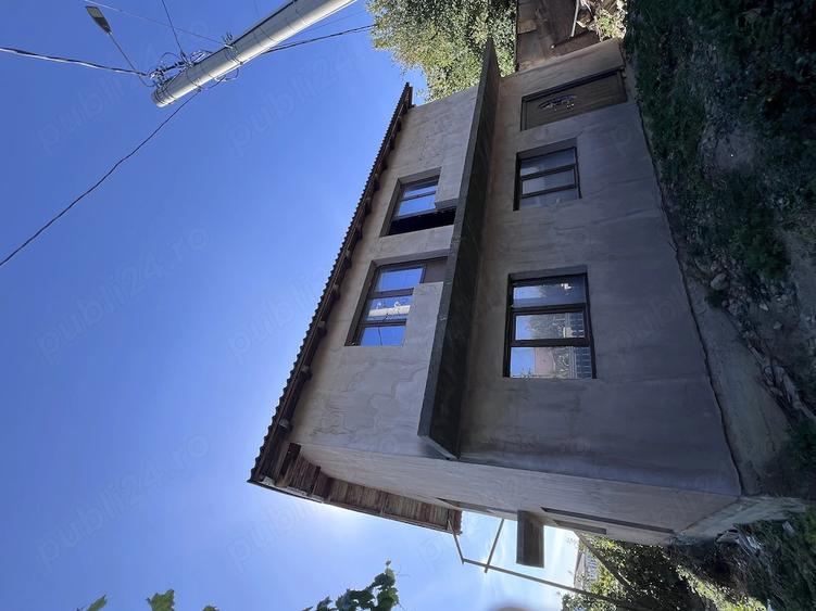 Casă cu Teren 250 Mp în Central