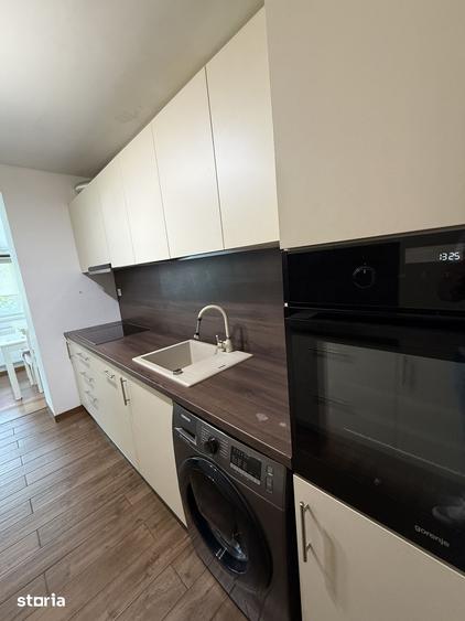 Apartament cu 4 camere semidecomandat, mobilat în Exterior Vest