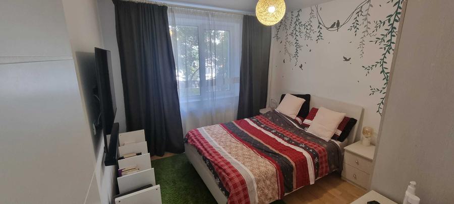 Apartament cu 3 camere decomandat în Mărgeanului