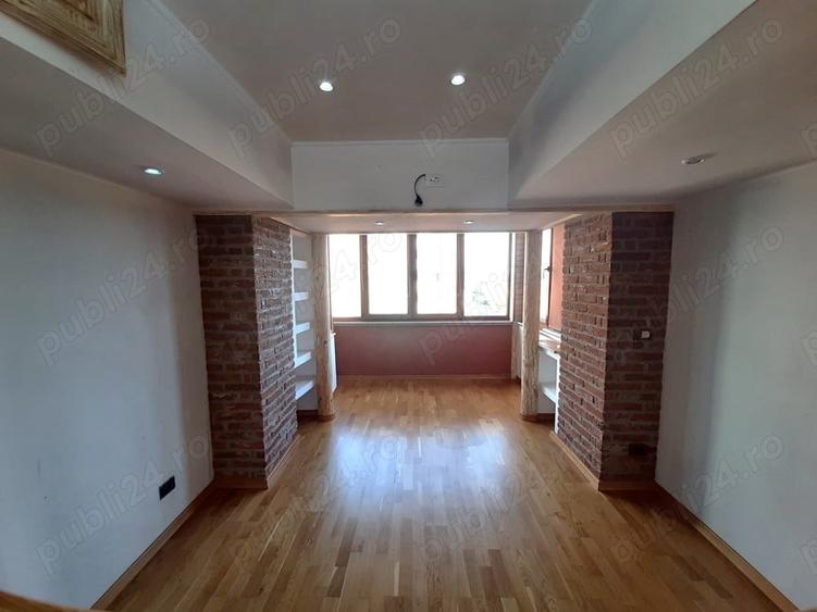 Apartament cu 3 camere semidecomandat în 1 Mai