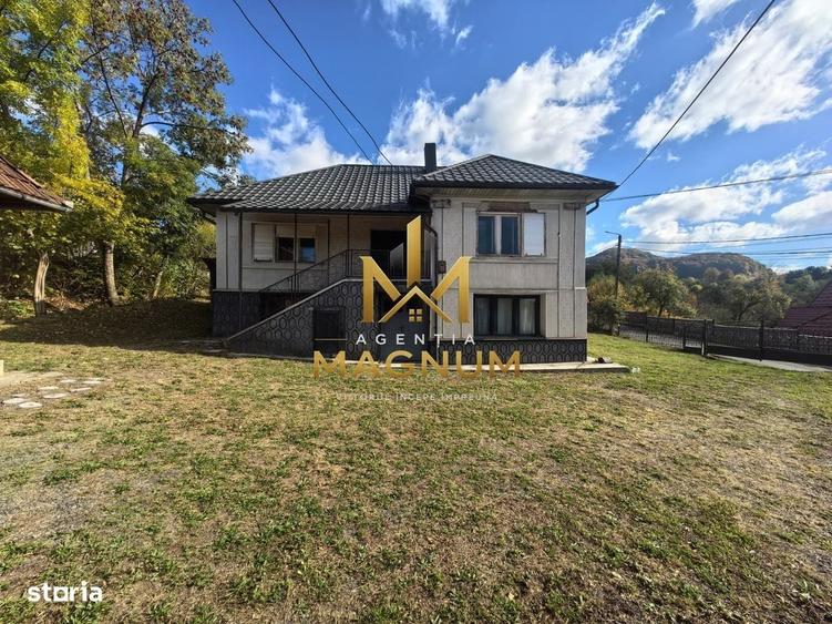 Casă cu 4 camere în Dănești