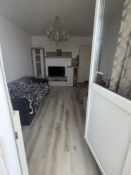 Apartament cu 2 camere decomandat, mobilat în Brâncoveanu