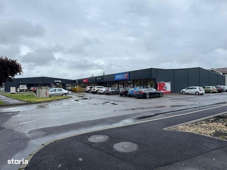 Spațiu comercial, de 2,878 mp, în Central