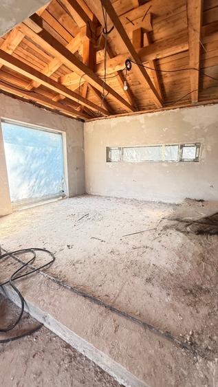 Casă individuală cu 3 camere cu Teren 1678 Mp în Est
