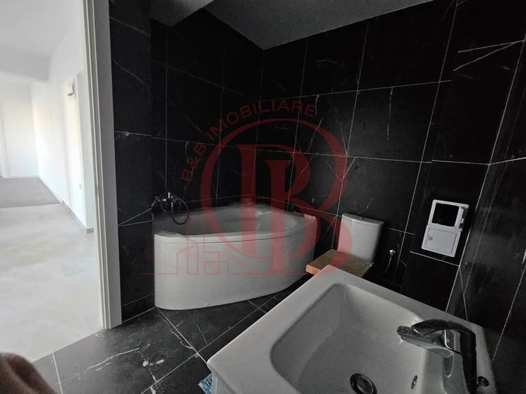 Apartament cu 3 camere semidecomandat în Theodor Pallady