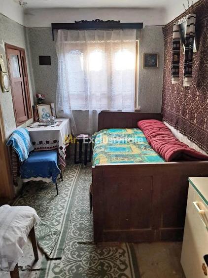 Casă cu 5 camere cu Teren 1466 Mp în Polovragi