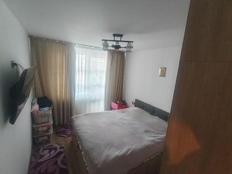 Apartament cu 3 camere semidecomandat în Dărmănești