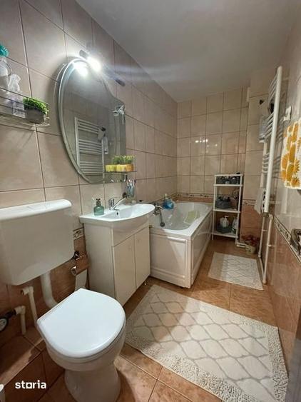 Apartament cu 3 camere decomandat, mobilat în Titan