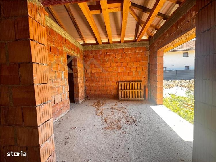 Casă cu 4 camere în Satu Nou de Sus
