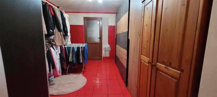 Casă individuală cu 8 camere cu Canalizare în Apoldu de Jos