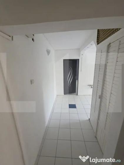 Apartament cu 3 camere semidecomandat în Ciucului