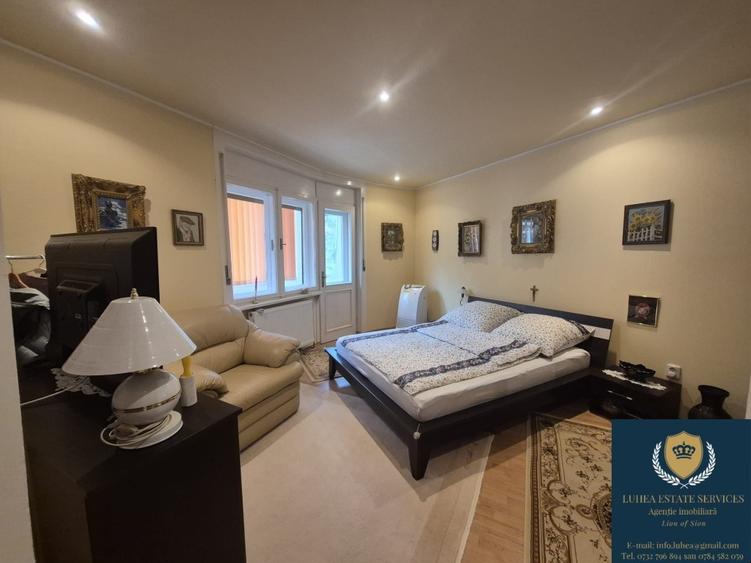 Apartament cu 3 camere semidecomandat în Centrul Civic