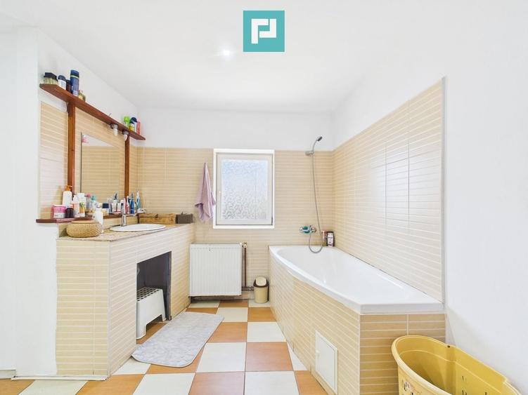 Casă individuală cu 5 camere cu Canalizare în Săcălaz