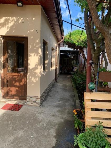 Casă cu 4 camere decomandat în Băceni