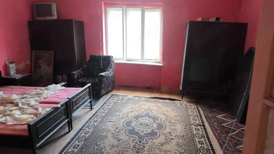 Casă cu 4 camere cu Teren 2518 Mp în Comloșu Mic
