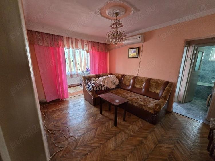 Apartament cu 3 camere semidecomandat în Central