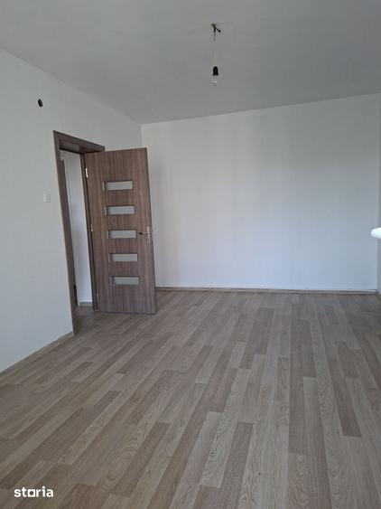 Apartament cu 3 camere semidecomandat în George Enescu