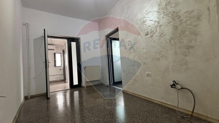 Spațiu comercial, de 38 mp, în Casa de Cultură