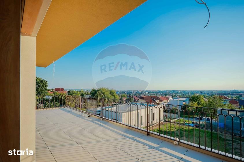 Casă cu 6 camere cu Teren 700 Mp în Iorga
