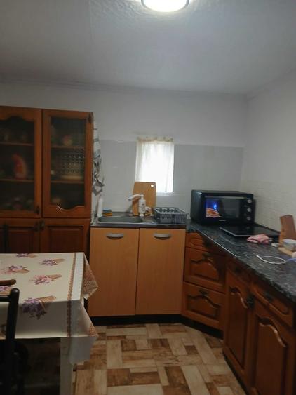 Casă cu 2 camere în Poienarii Burchii