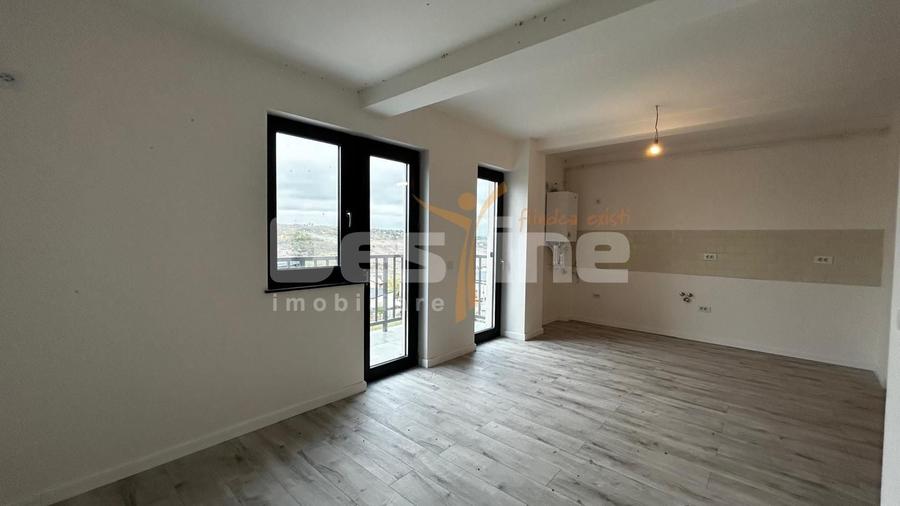 Apartament cu 3 camere decomandat în Rediu