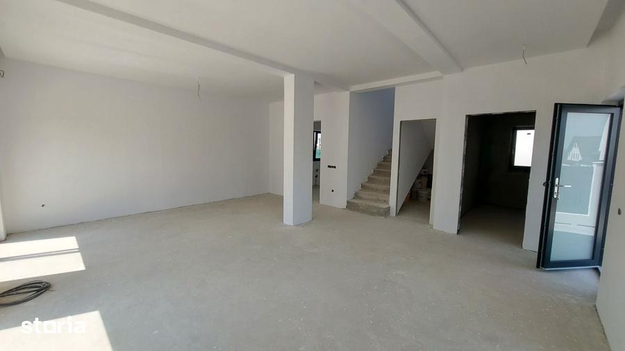 Casă cu 1 camere cu Teren 370 Mp în Gușterița