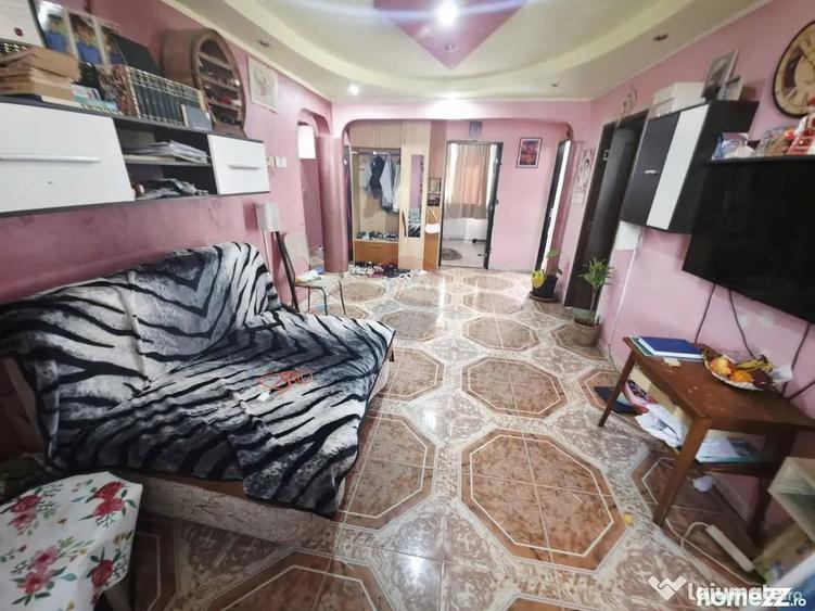 Apartament cu 4 camere decomandat în Mărăței