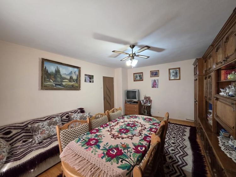 Apartament cu 3 camere decomandat, mobilat în Săsar