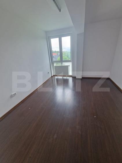 Apartament cu 3 camere decomandat în Periferie