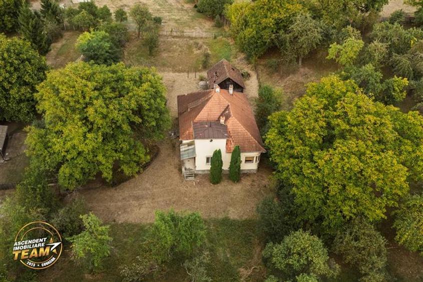 Casă individuală cu 3 camere cu Canalizare în Central