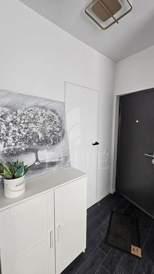 Apartament cu 3 camere semidecomandat, mobilat în Iris