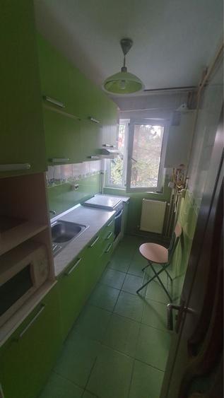 Apartament cu 3 camere semidecomandat în Alexandru cel Bun