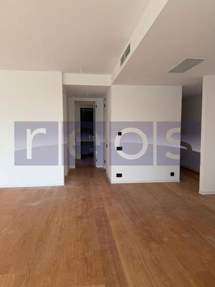 Apartament cu 4 camere decomandat în Barbu Văcărescu