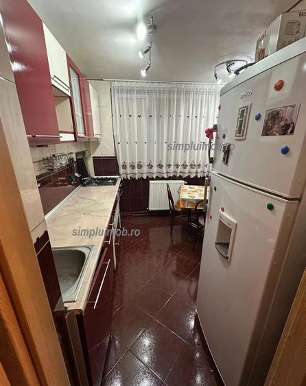 Apartament cu 4 camere decomandat, mobilat în Titan