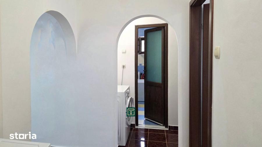 Apartament cu 3 camere decomandat, mobilat în Girocului