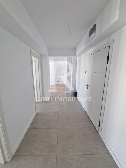 Apartament cu 3 camere decomandat, mobilat în Nufărul