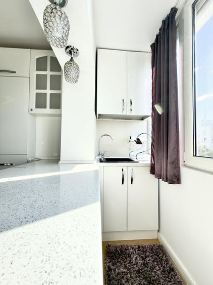Apartament cu 3 camere semidecomandat, mobilat în Moșilor