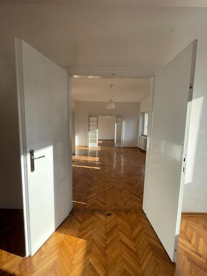 Birou, de 110 mp, în P-ța Unirii
