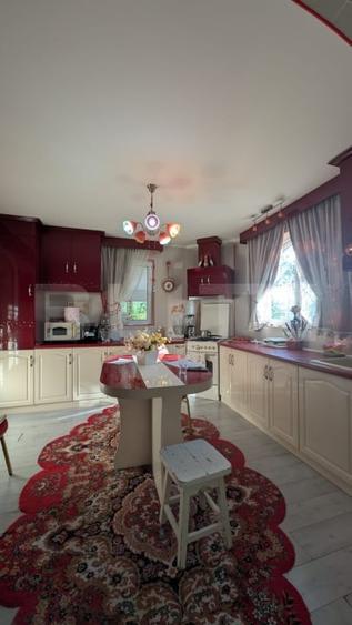 Casă individuală cu 5 camere cu Teren 3837 Mp în Dărmănești