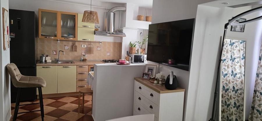 Apartament cu 3 camere decomandat în Brazda lui Novac
