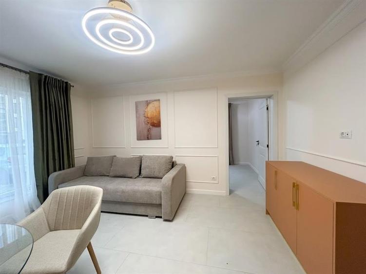 Apartament cu 2 camere decomandat, mobilat în Ipotești