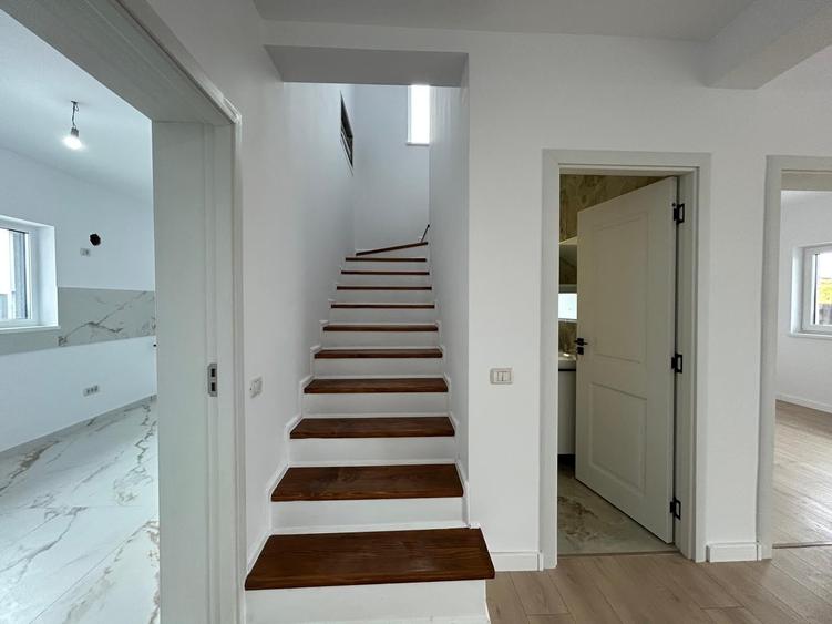 Duplex cu 5 camere cu Canalizare în Popas Păcurari