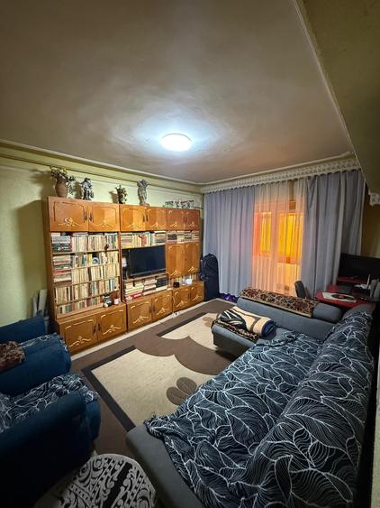 Apartament cu 3 camere decomandat în Păcurari