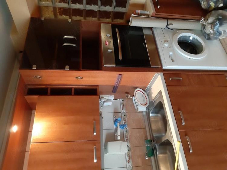 Apartament cu 3 camere semidecomandat în Olimpia-Stadion