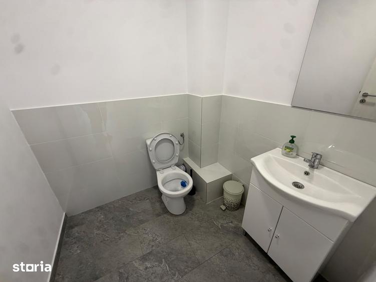 Spațiu comercial, de 440 mp, în Domnești