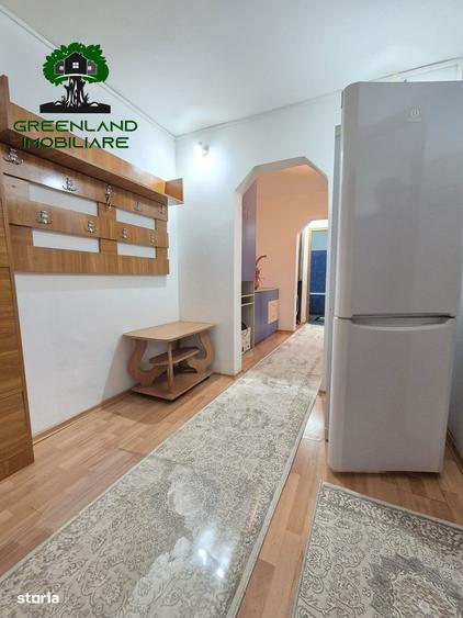 Apartament cu 3 camere decomandat în Podul de Fier