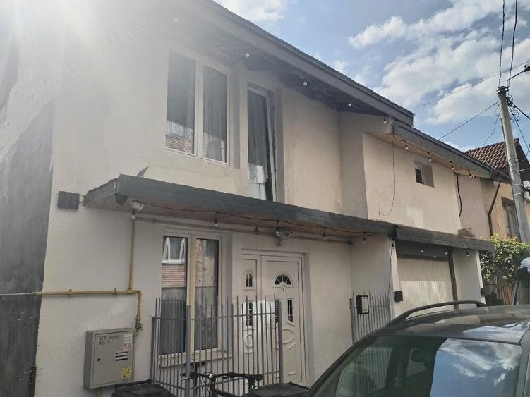Casă cu 5 camere cu Teren 160 Mp în Central