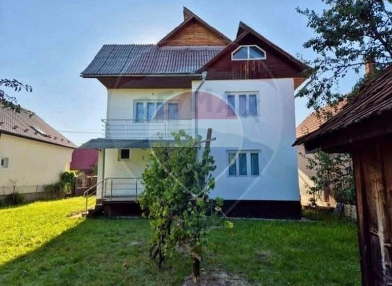 Casă individuală cu 6 camere cu Teren 669 Mp în Ocna Șugatag